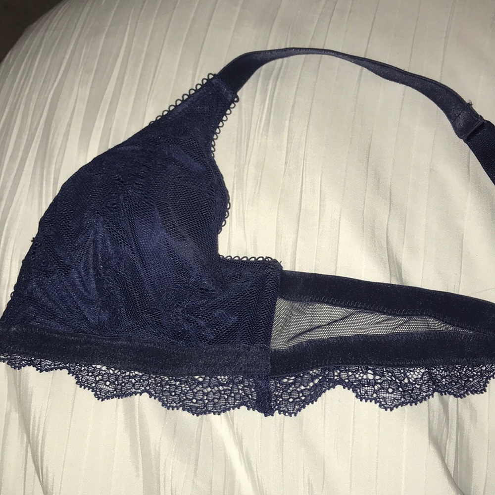 Victoria’s Secret lace front clasp bra